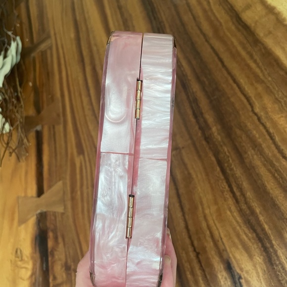 RARE NEW Bari Lynn Mother of Pearl clutch W/ gold chain strap & magnetic closure - Picture 6 of 11